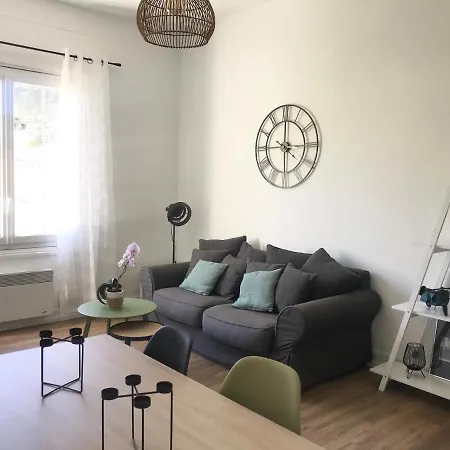Grand F2 Quartier Les Plaines, Boulouris Proche Et Port Santa-lucia Apartment