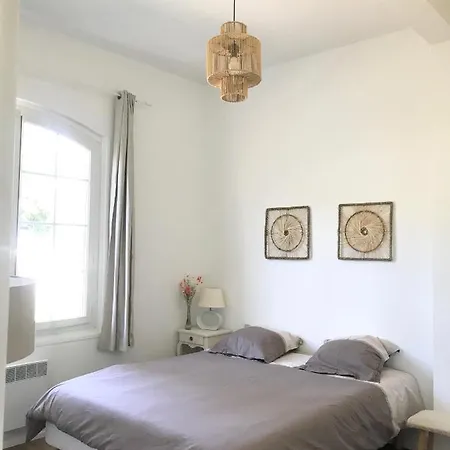 Grand F2 Quartier Les Plaines, Boulouris Proche Et Port Santa-lucia