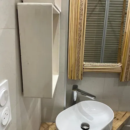 Grand F2 Quartier Les Plaines, Boulouris Proche Et Port Santa-lucia Saint-Raphaël